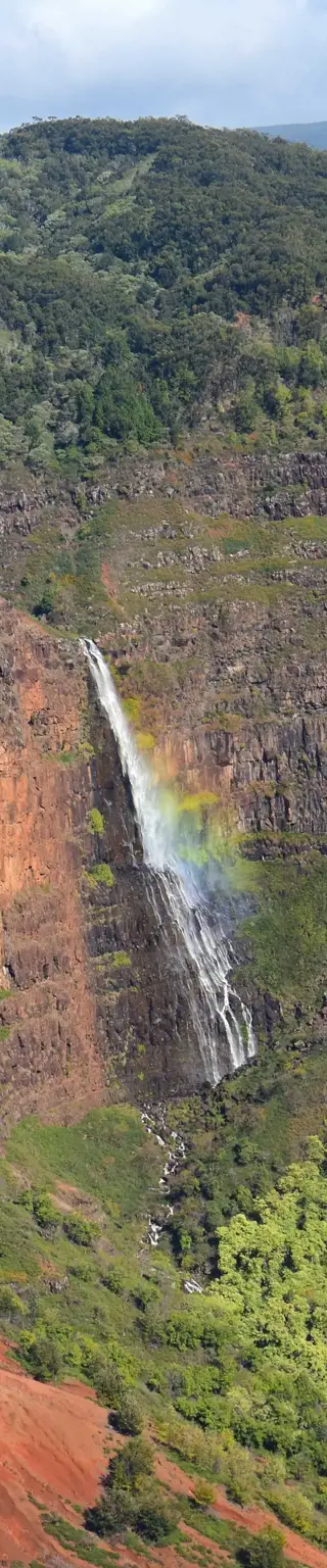 Bestaune die Wasserfälle im Waimea Canyon von Kauai